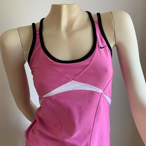 🐚🪼 2/20$ TOPS 🪼🐚  Nike sports top - Picture 1 of 5
